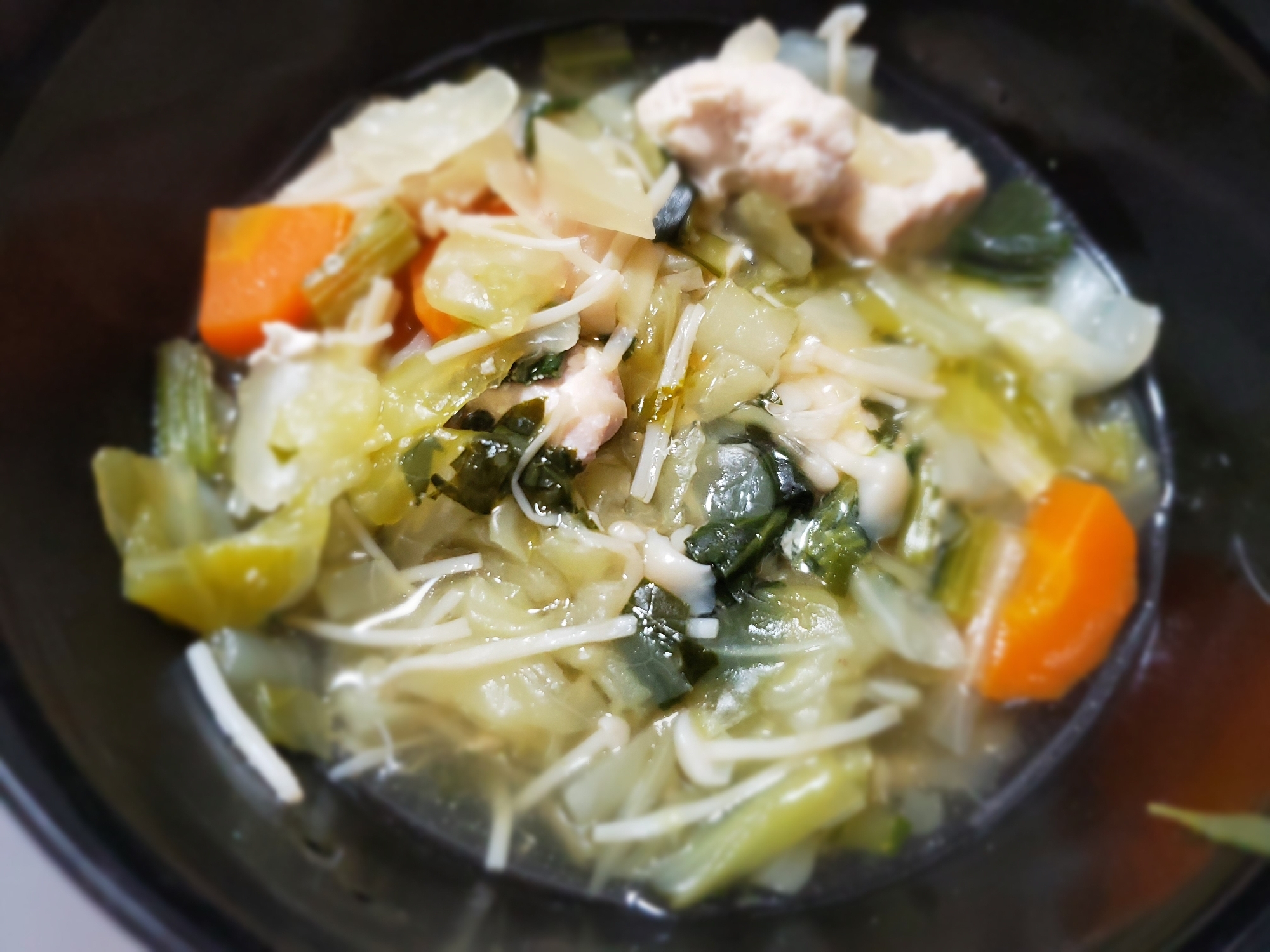 キャベツと胸肉の生姜スープ