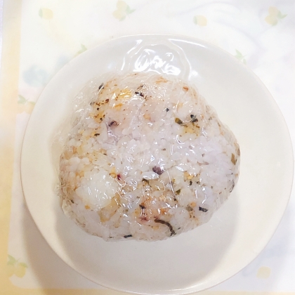 ぬか漬けの素でヘルシー✿胡麻＆ワカメ＆鰹節おにぎり