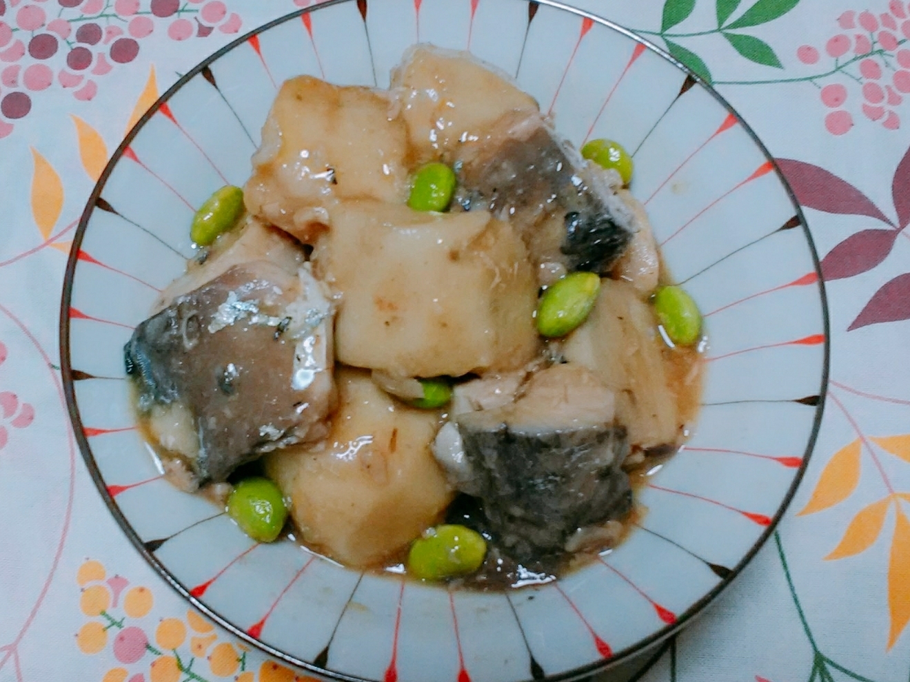 里芋とサバ缶と枝豆の煮物