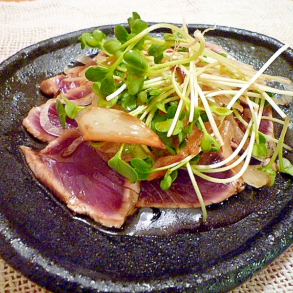 かつおたたきのニンニクポン酢がけ レシピ 作り方 By Aya Cafe 楽天レシピ かつおたたきのニンニクポン酢がけ レシピ 作り方 By Aya Cafe 楽天レシピ