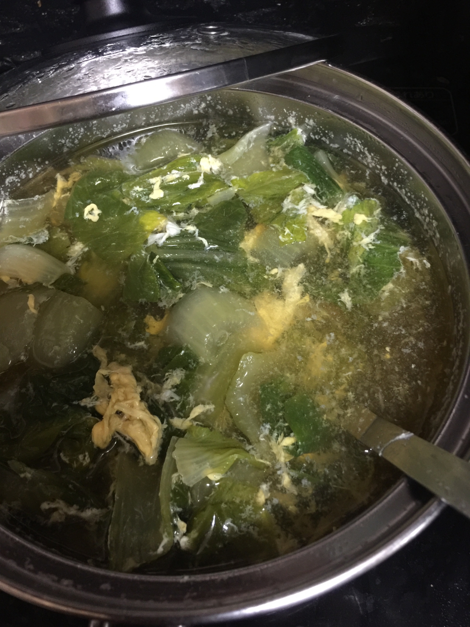 青梗菜を食べるスープ