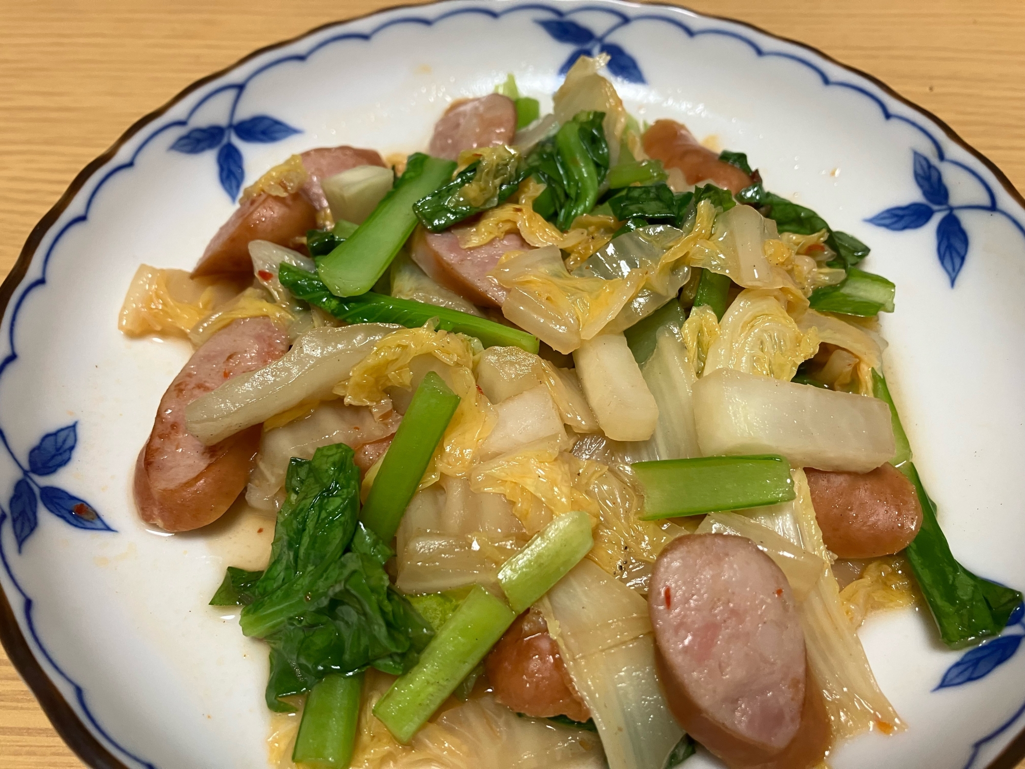 大根と小松菜と白菜とウインナーのピリ辛炒め☆彡