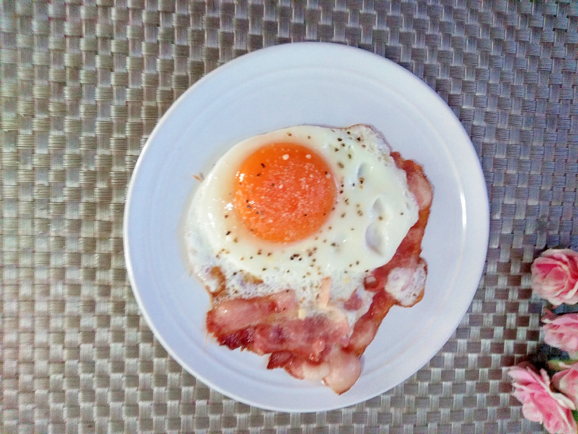 朝食♪イタリアンなベーコンエッグ