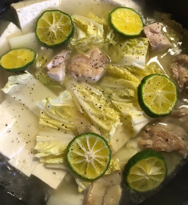 鳥もも肉と白菜、豆腐のシークワーサー鍋