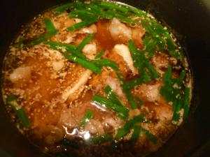 豚肉とニラのピリ辛中華味噌スープ