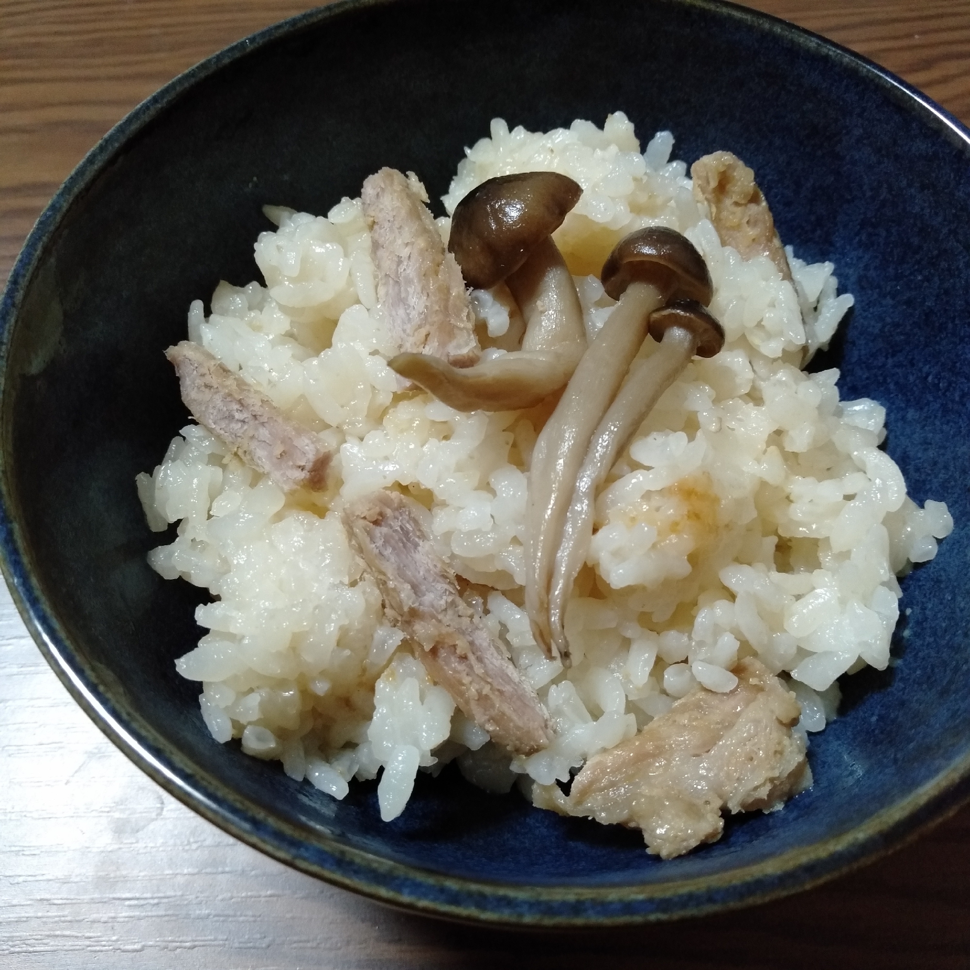 黒豚の味噌漬けで炊き込みご飯