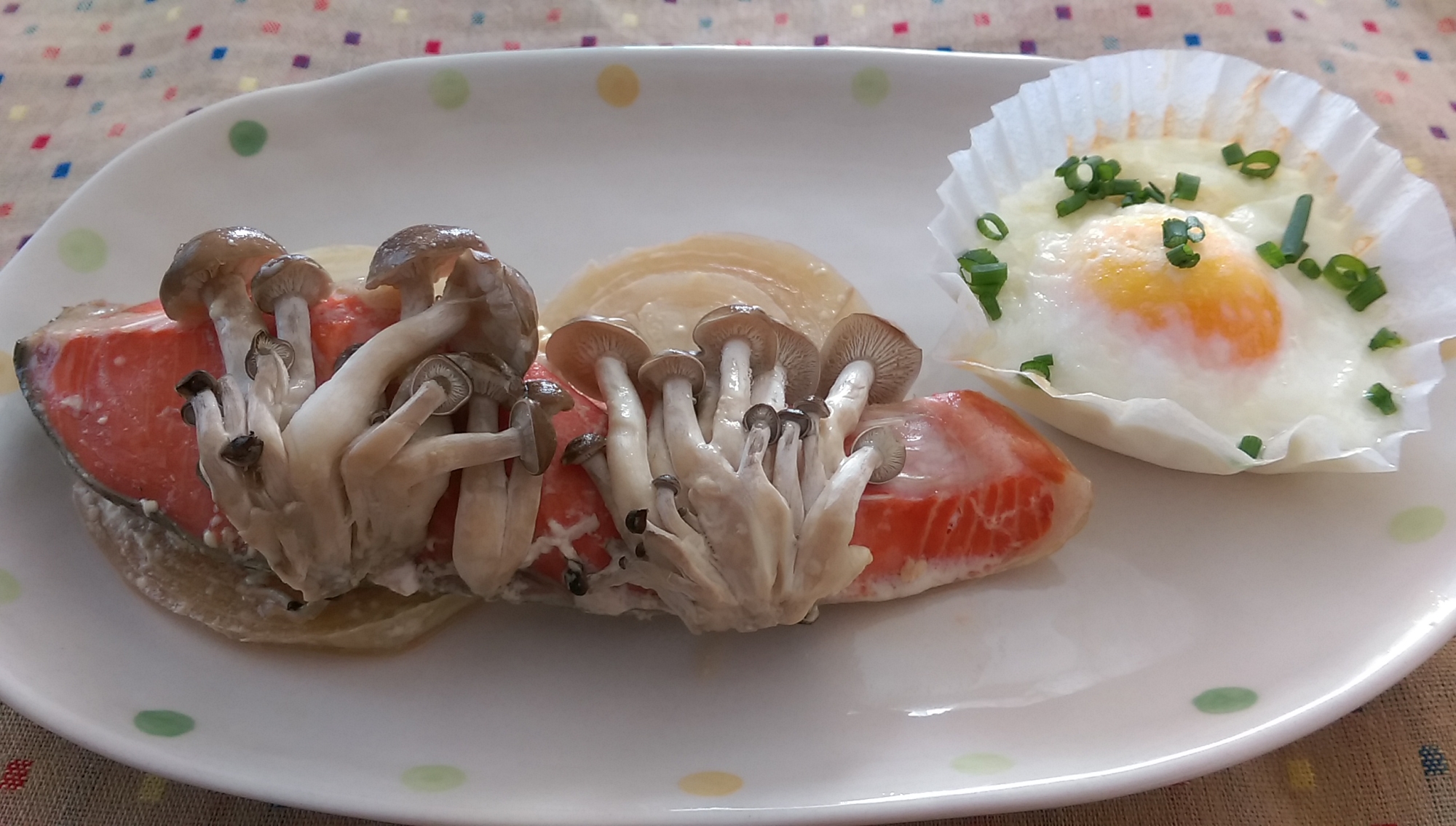 鮭のホイル焼きと冷凍たまごのオーブン焼き