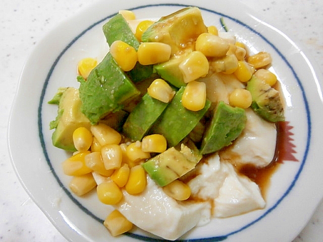 豆腐・アボカド・コーンのサラダ