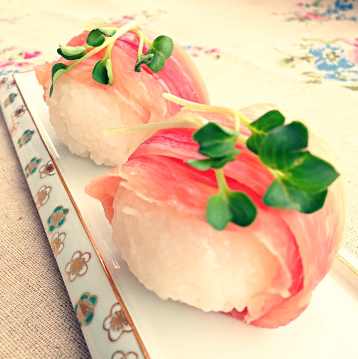 貝割れと生ハムの和洋おにぎり♡