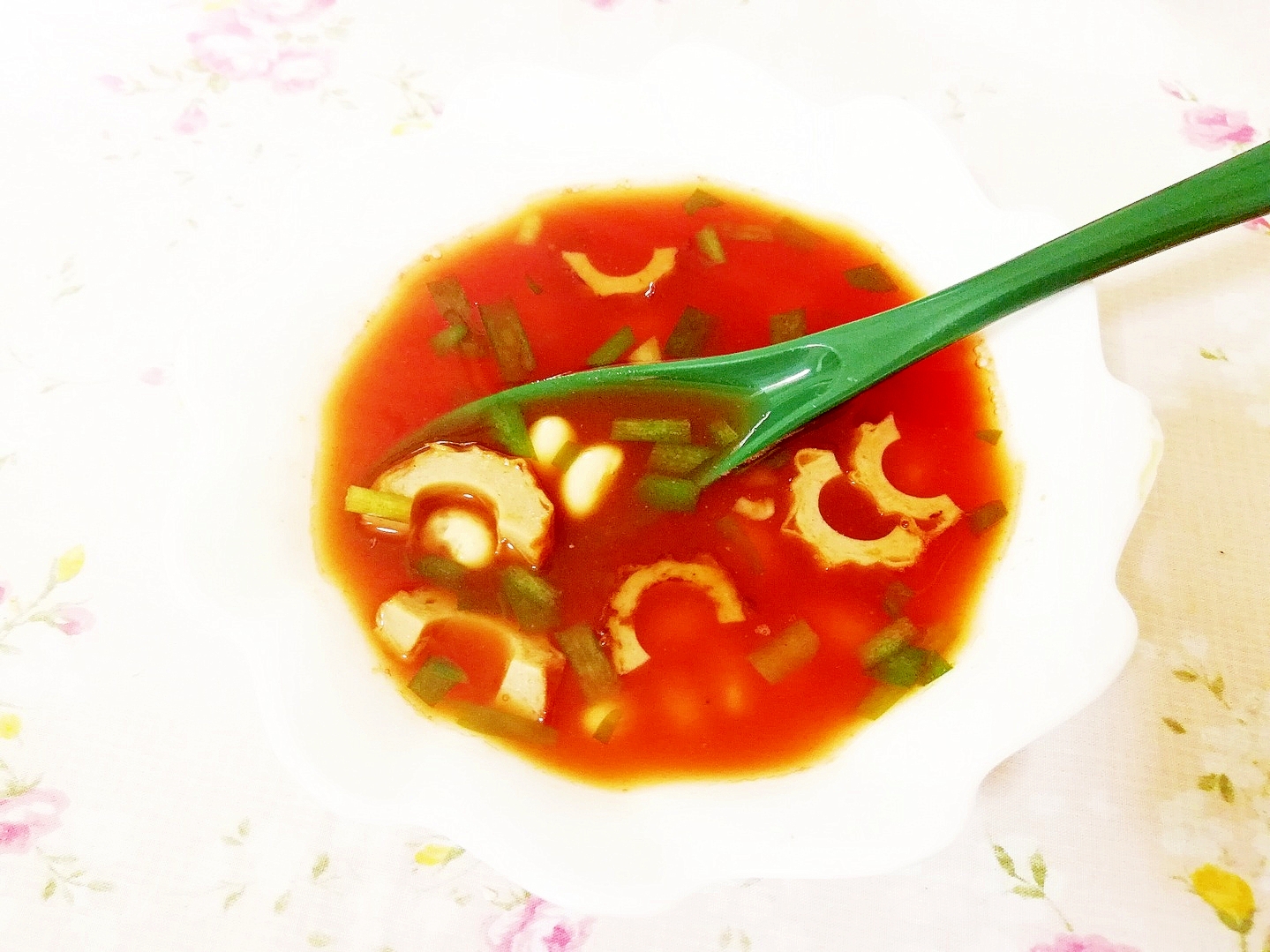 ニラ風味♪竹輪と大豆のスープ