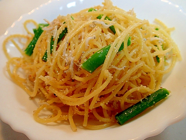 釜揚げしらすといんげん豆の明太子パスタ