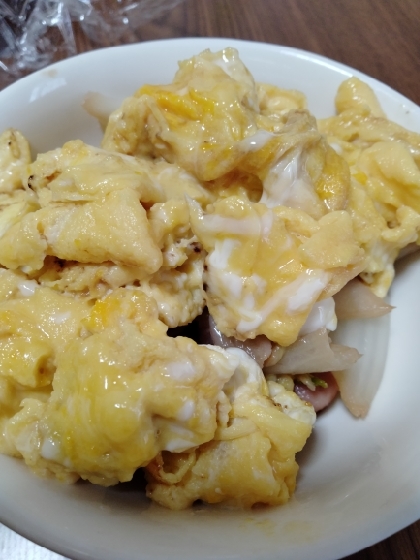 普通の卵焼きに飽きたので作ってみました(^^)
美味しくできました！