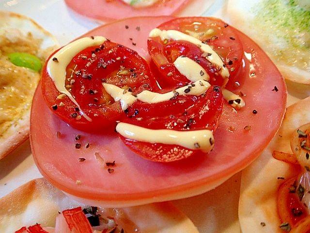 餃子の皮でおつまみ　ロースハム♡ミディトマト