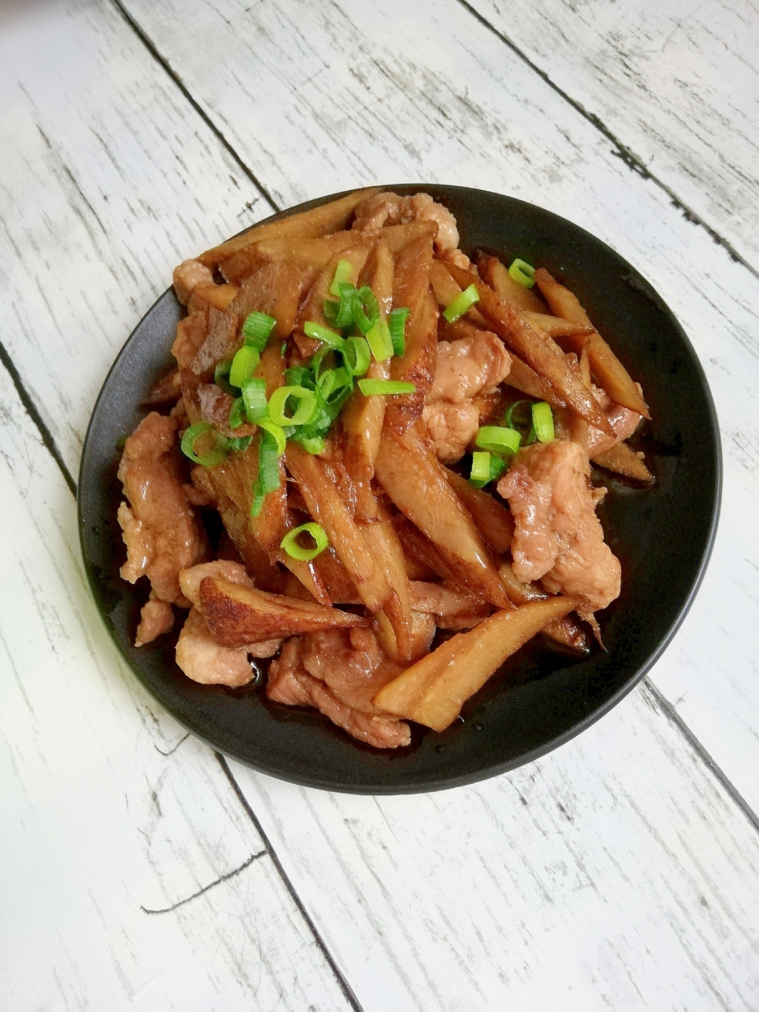 ごぼうと豚バラ肉の炒めもの