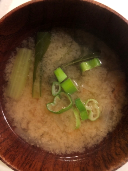 小松菜と玉ねぎと人参の味噌汁