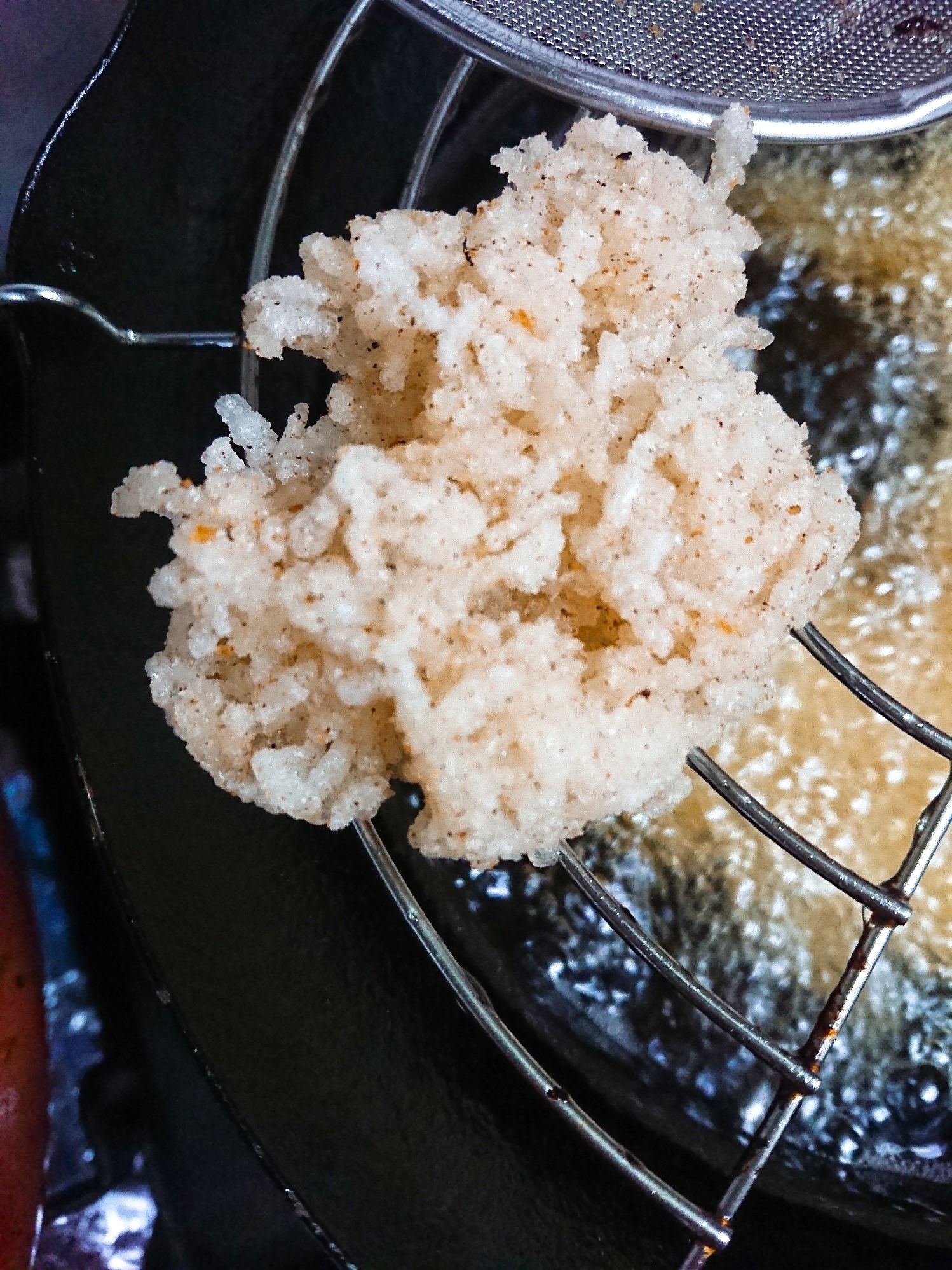 冷やご飯で☆揚げ油を綺麗にする方法