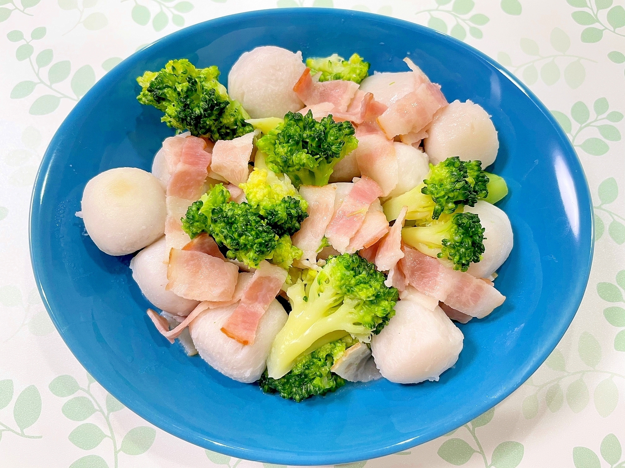 里芋とベーコンの煮物