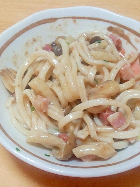 しめじとパンチェッタのごまだれうどん