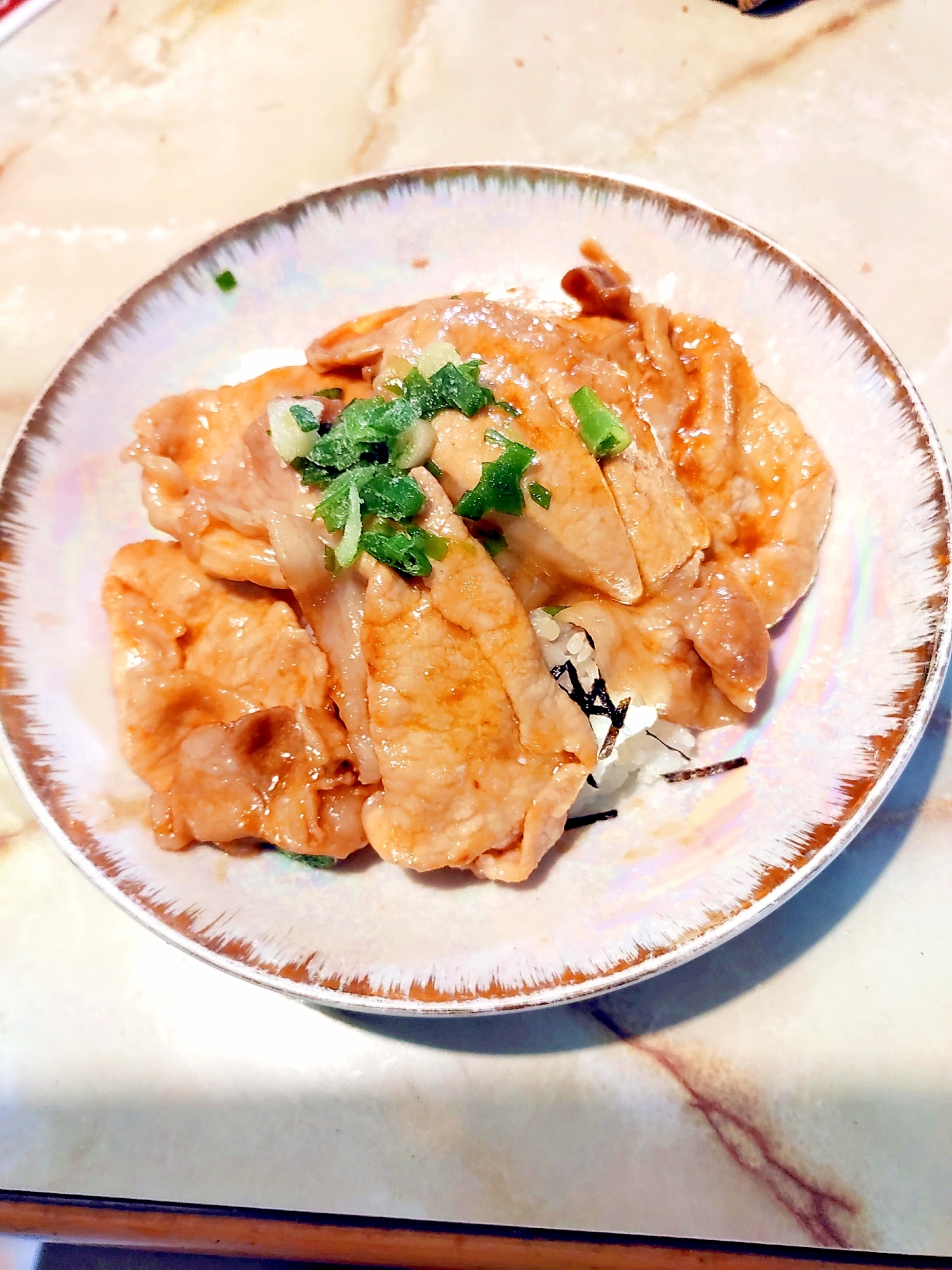 豚ロース薄切り肉で！フライパン1つで作る豚丼♪