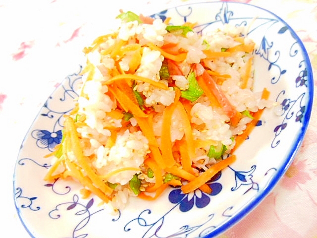 酢飯ｄｅ❤人参と水菜と紅生姜とカニかまの混ぜご飯❤