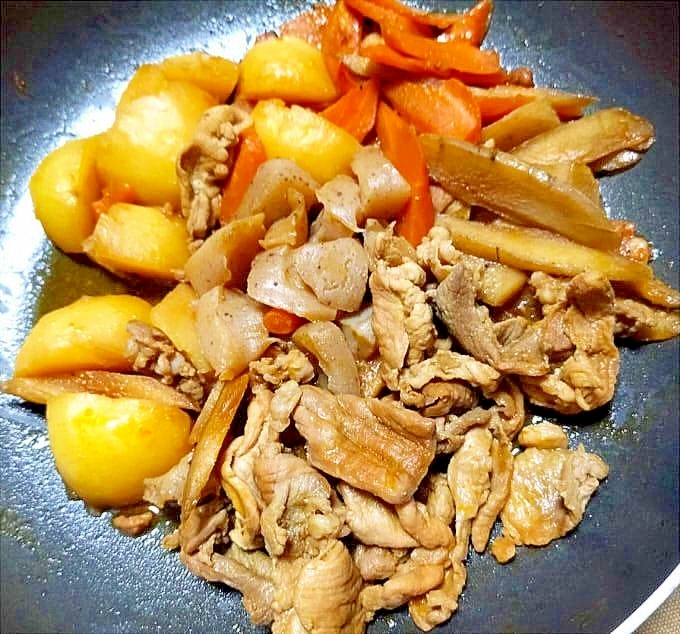 コチュジャンを加えたピリ辛肉じゃが