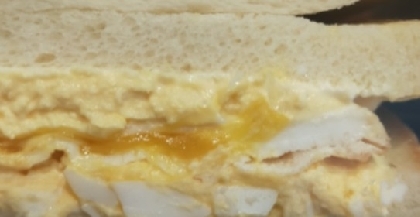 たっぷり卵マヨのサンドイッチ