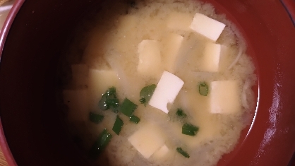 豆腐と玉ねぎのみそ汁