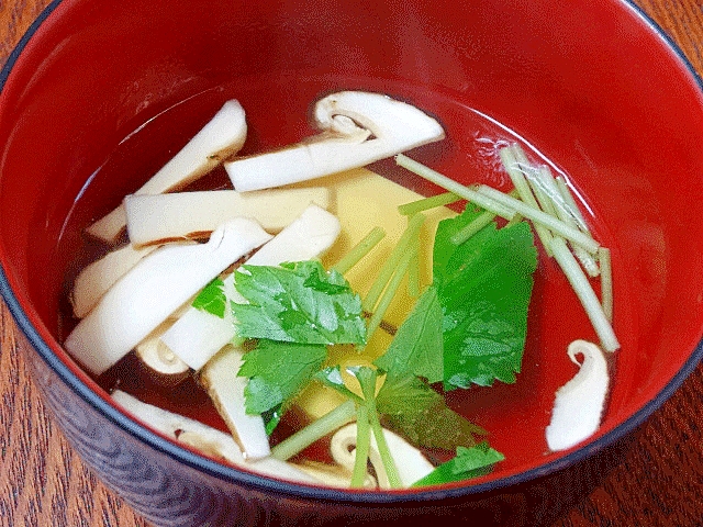 具材とだしはシンプルに 松茸のお吸い物 レシピ 作り方 By Startrek 楽天レシピ 具材とだしはシンプルに 松茸のお吸い物 レシピ 作り方 By Startrek 楽天レシピ