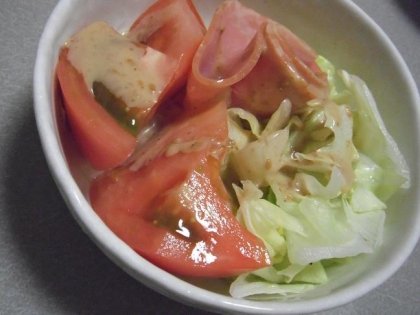 忙しい朝に野菜たっぷり♥ハムサラダ。