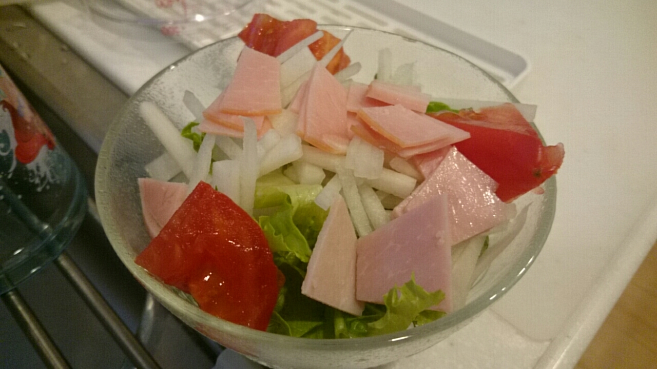 大根とグリーンリーフのハムサラダ