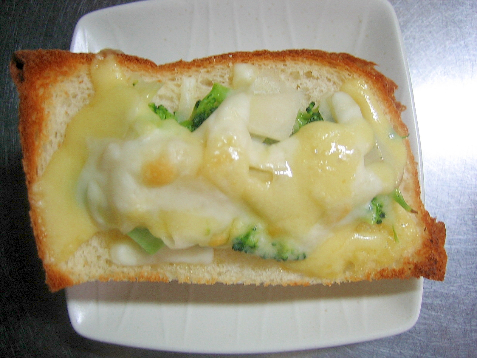 ブロッコリー＆甘酢ガリのチーズトースト