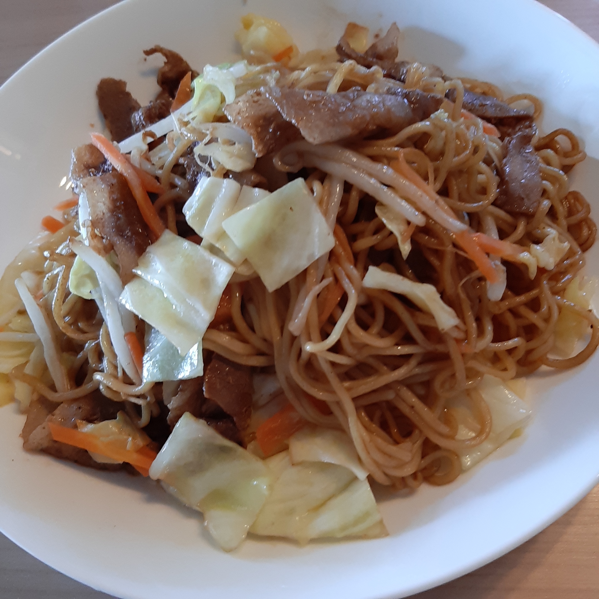 お肉に味付けしっかり屋台風焼きそば