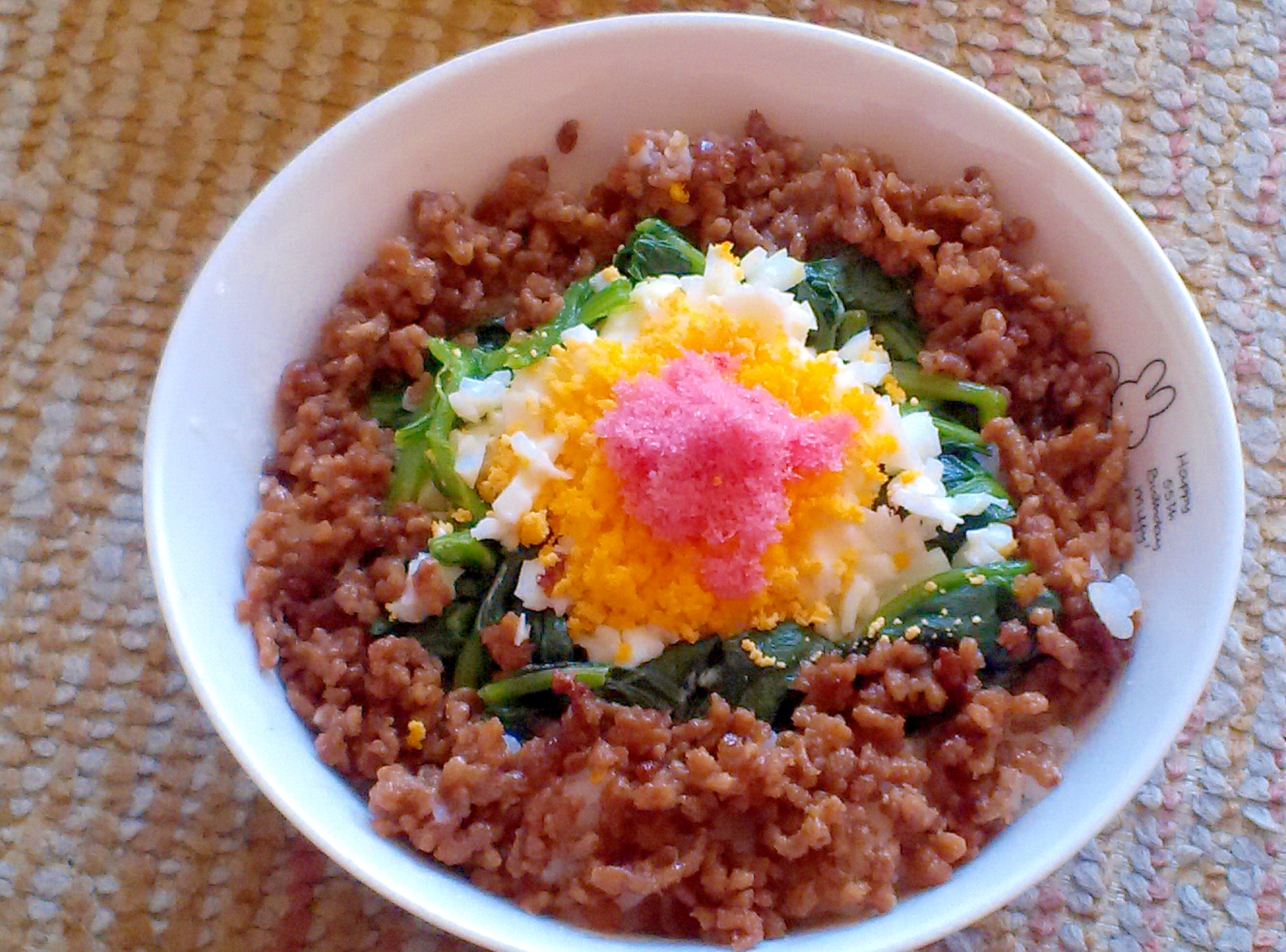 お弁当にも！お花畑のそぼろ丼