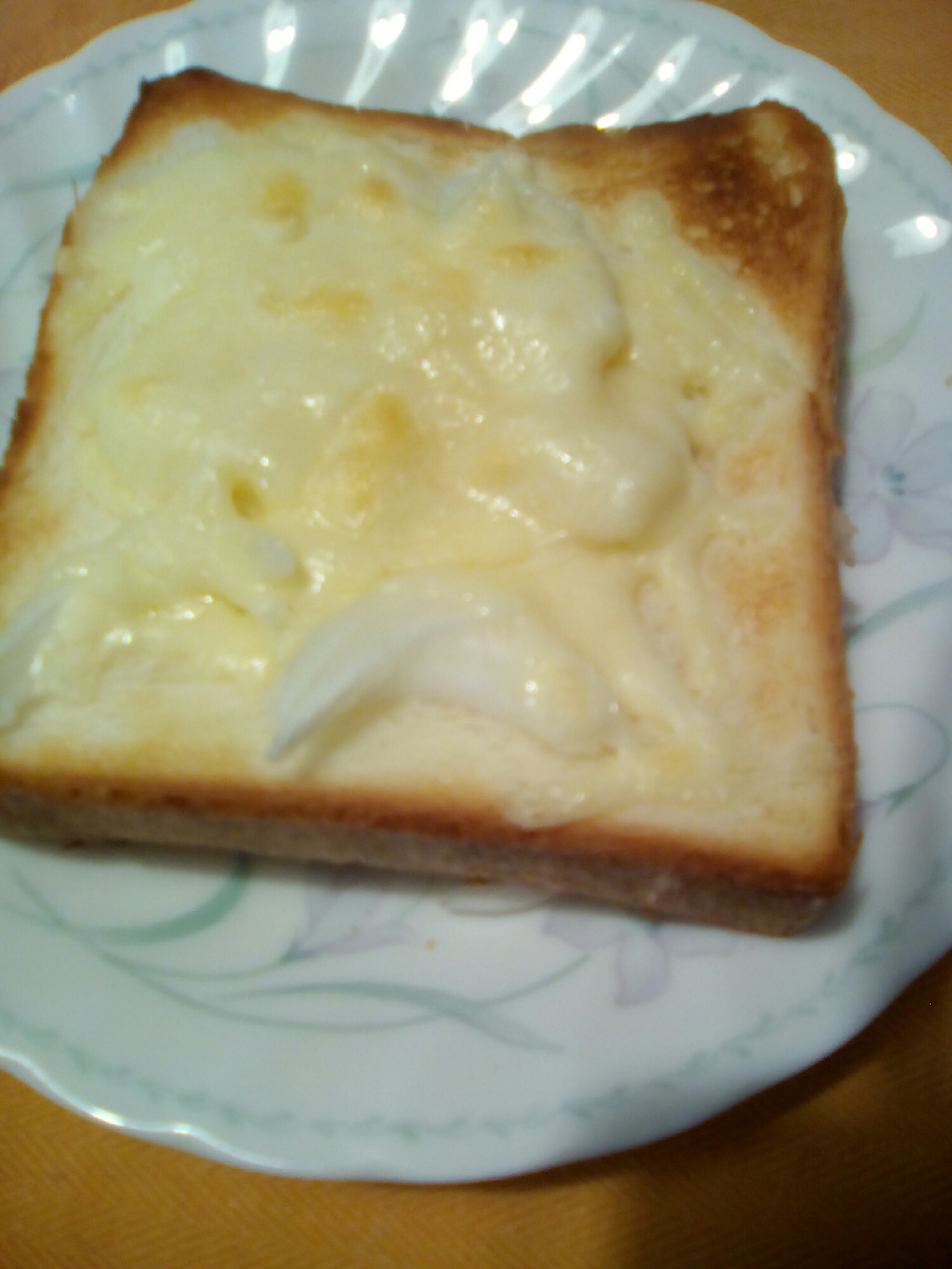 バターオニオンチーズトースト