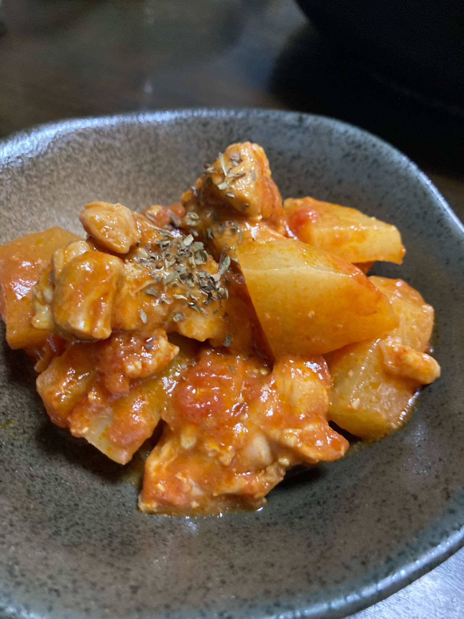 タレまで舐めたい！大根と鶏肉のトマト煮