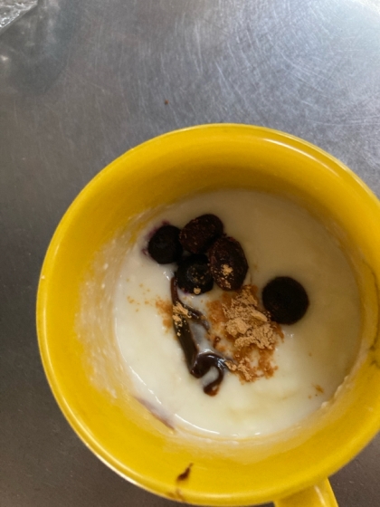 ブルーベリーと柚子ジャムのシナモン風味ヨーグルト