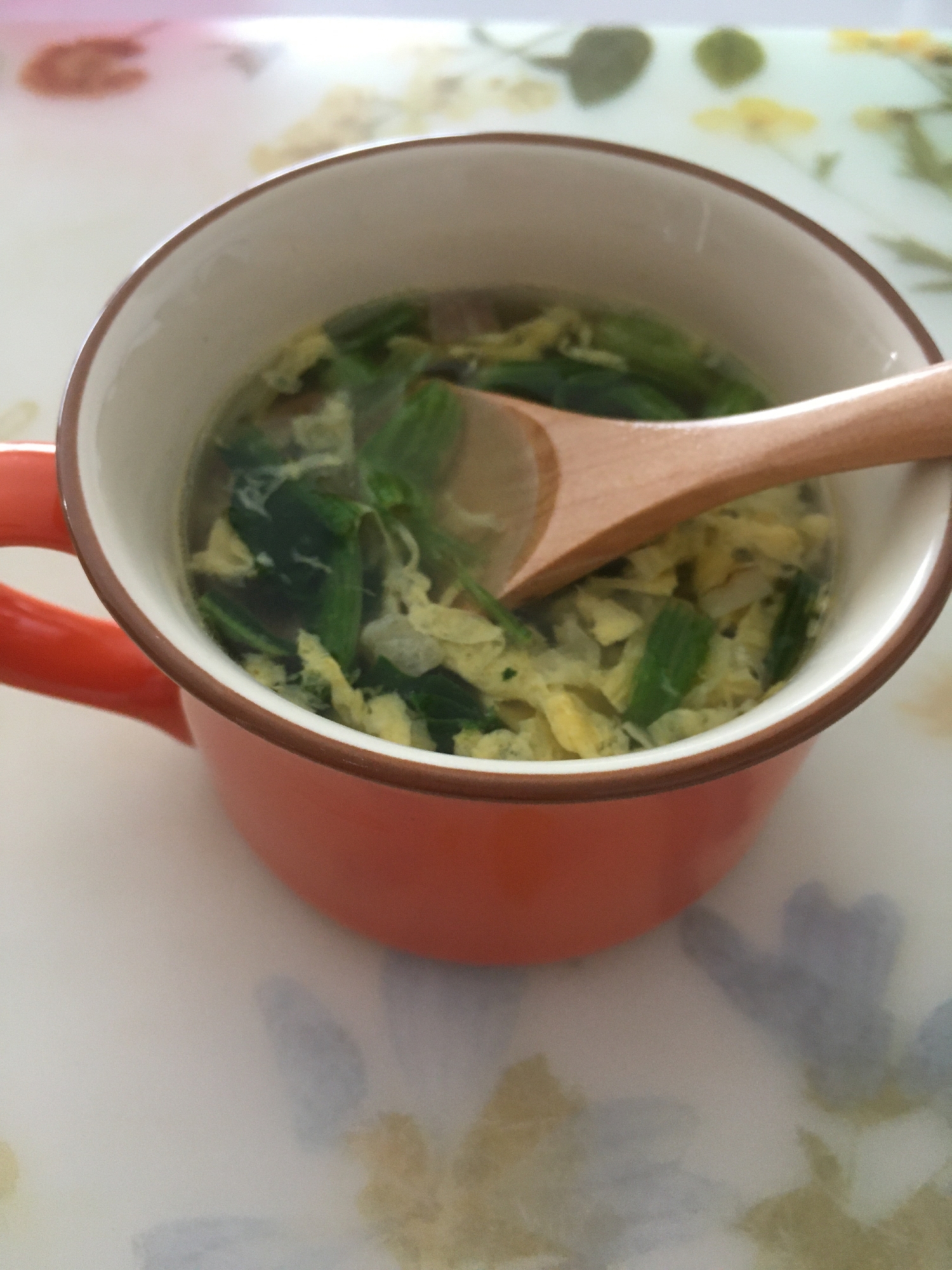 ごま油香るほうれん草とベーコンのとろとろ中華スープ