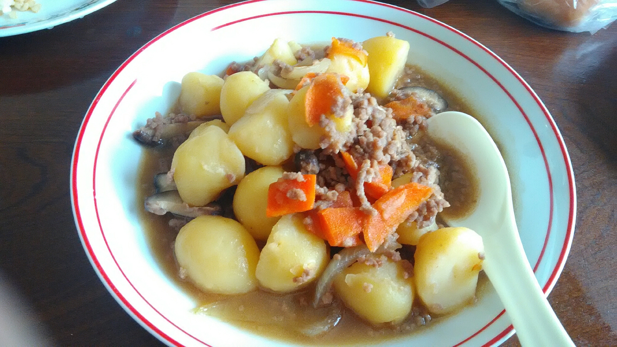 炊飯器で挽き肉とジャガイモのにっころがし。