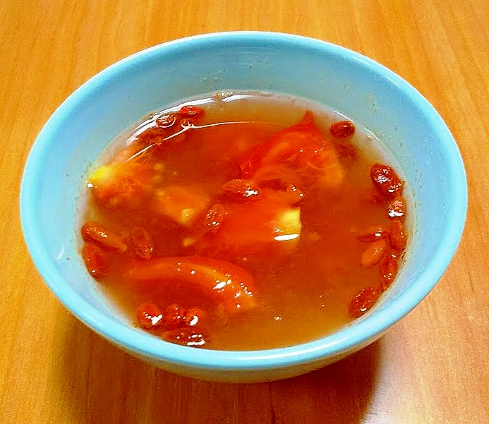 トマトとクコの実の簡単スープ