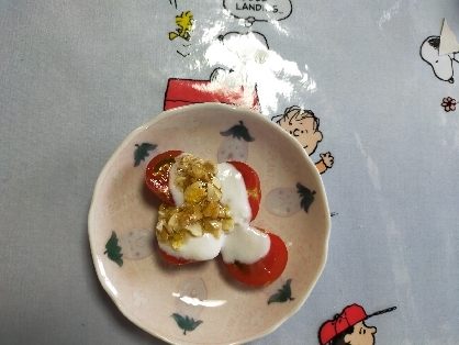 おるがんちゃん(*´∇`)ﾉ夏が来る～でトマトヨーグルト♪ハニーナッツで美味しゅうございました＼(^^)／韓国でショートケーキはプチトマトもあるらしいですしね♪