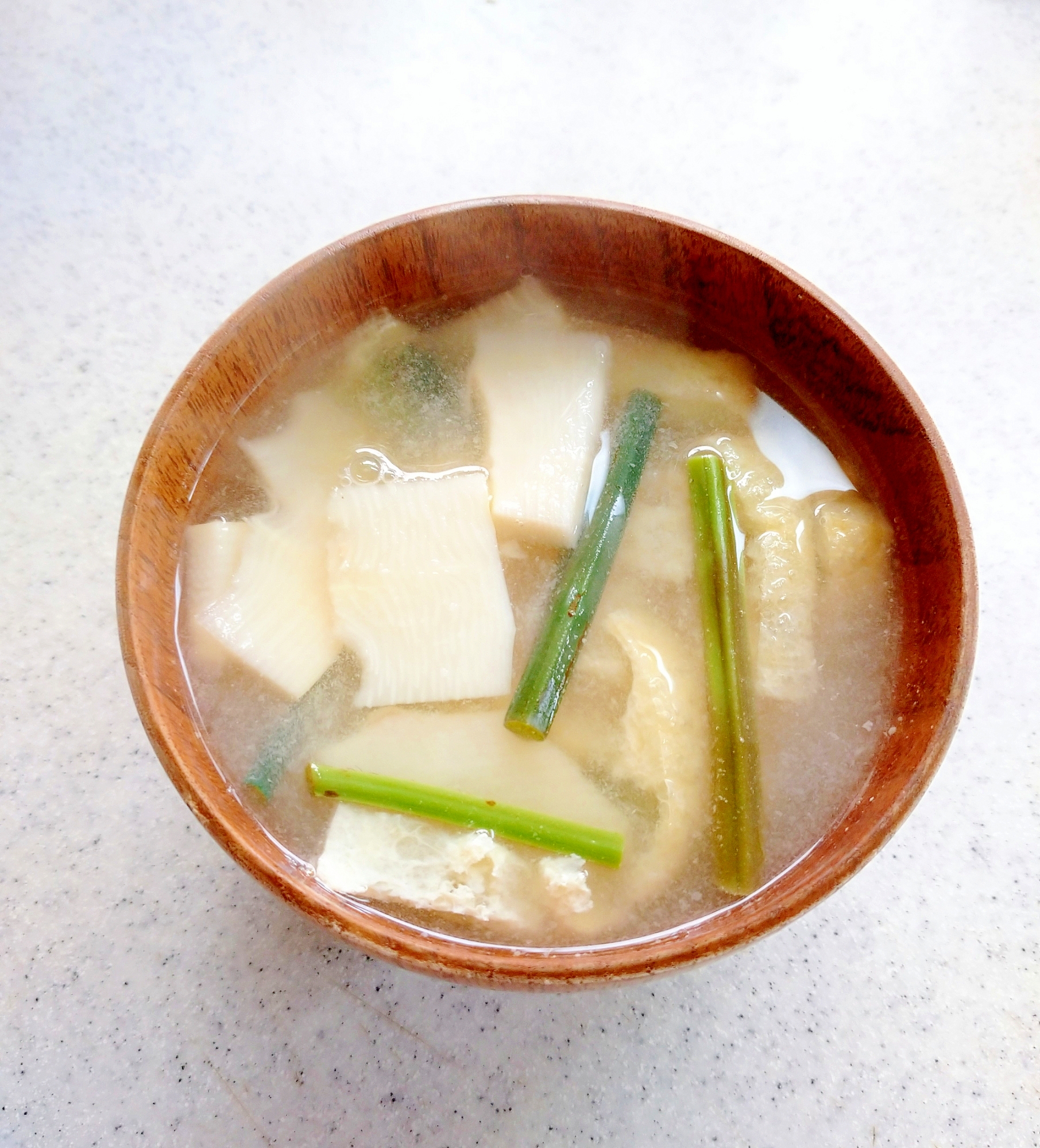 わらびとタケノコと油揚げの味噌汁