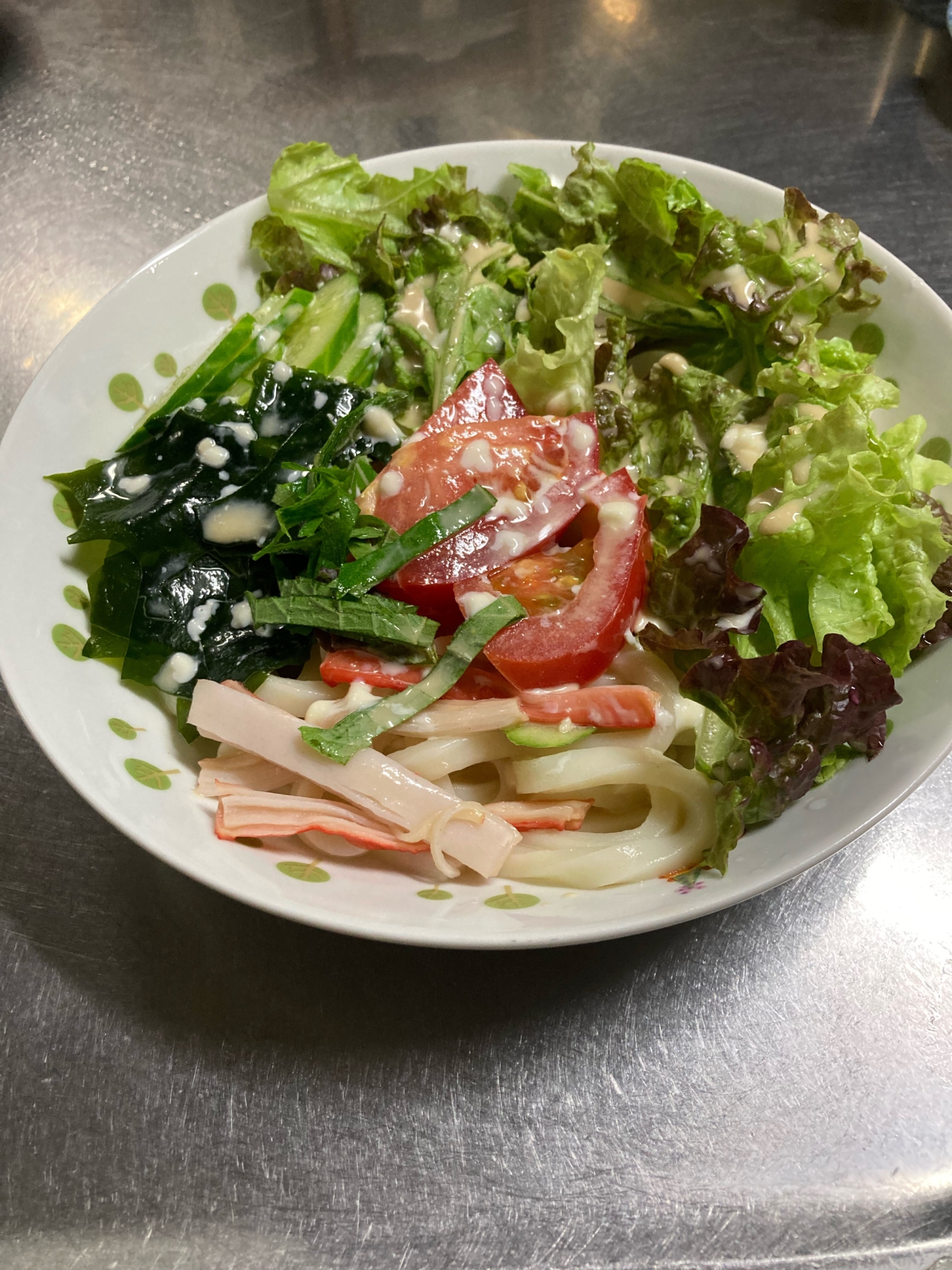 マヨネーズと麺つゆでサラダうどん