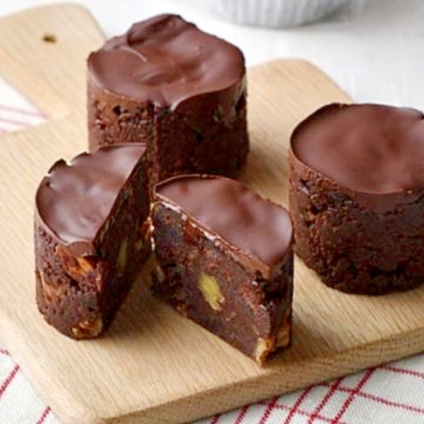 Hmで レンジで絶品 濃厚チョコ ナッツのケーキ レシピ 作り方 By ひろ4074 楽天レシピ Hmで レンジで絶品 濃厚チョコ ナッツのケーキ レシピ 作り方 By ひろ4074 楽天レシピ