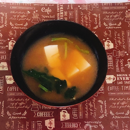 ほうれん草と油揚げの味噌汁（昆布だし・塩麹入り）