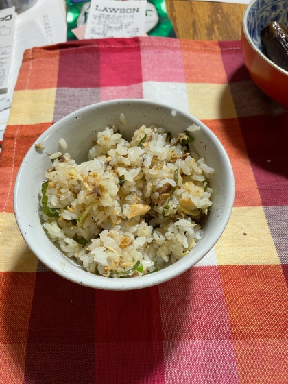 サバ缶と大葉と生姜で栄養満点
ヘルシーで美味しくて、
残りご飯が沢山ある時にとても便利で美味しいです！
良いレシピをありがとうございます。