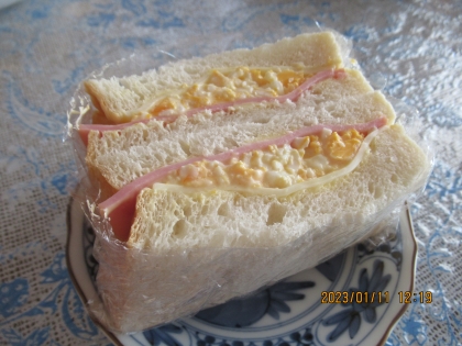 卵とチーズとハムのサンドイッチ☆