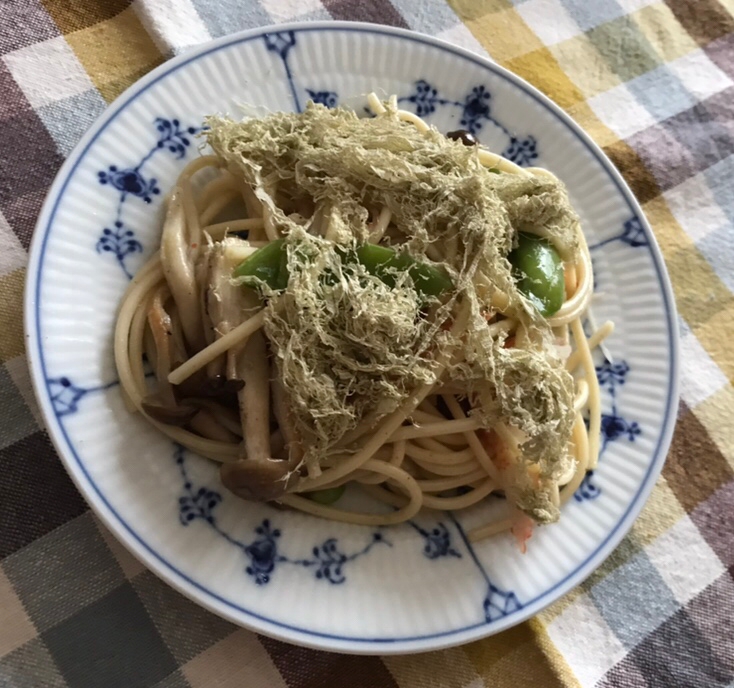 しめじとカニカマのとろろ昆布パスタ