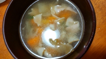 レタスとベーコンの卵スープ