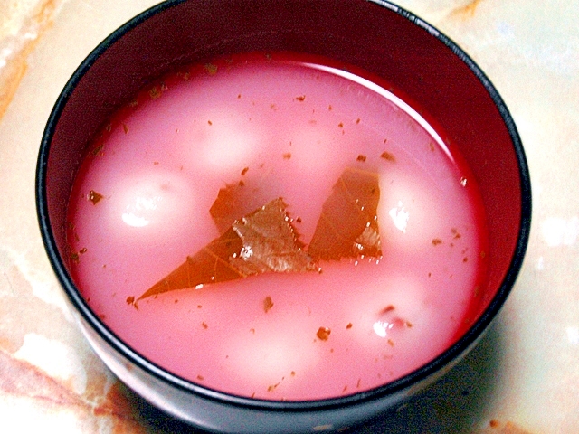 春色のピンクお汁粉!さくら餡と白玉のサラサラ汁粉♪