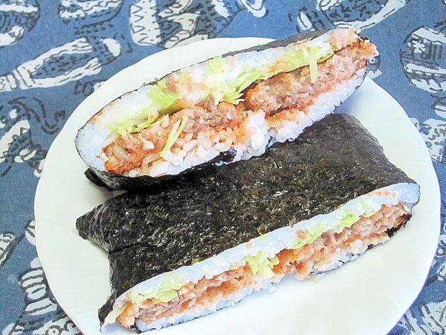 メンチとキャベツのおにぎらず